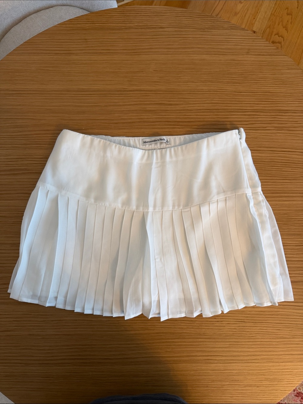 Abercrombie & Fitch White Pleated Mini Skort
